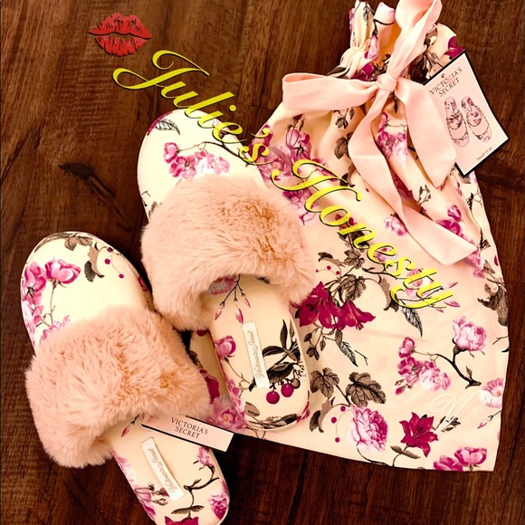 NWT Victoria’s Secret Signature SATIN Slippers - Picture 3 of 5